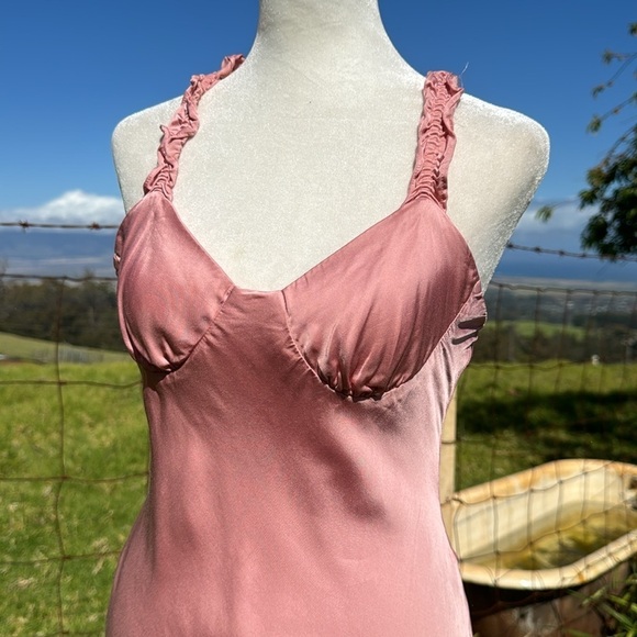 Revolve Cross Back Ruffle Strap Dress Blush
ASTR the Label Retro Old Hollywood - Picture 3 of 9